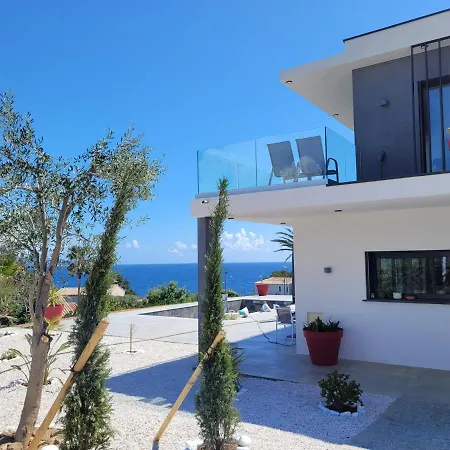 Tres Belle Neuve 12 Personnes, Clim, Piscine, Dans Le Golfe De St-tropez فيلة