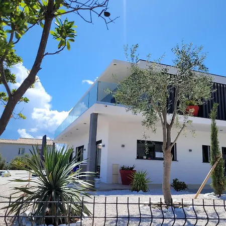 Tres Belle Neuve 12 Personnes, Clim, Piscine, Dans Le Golfe De St-tropez فيلة