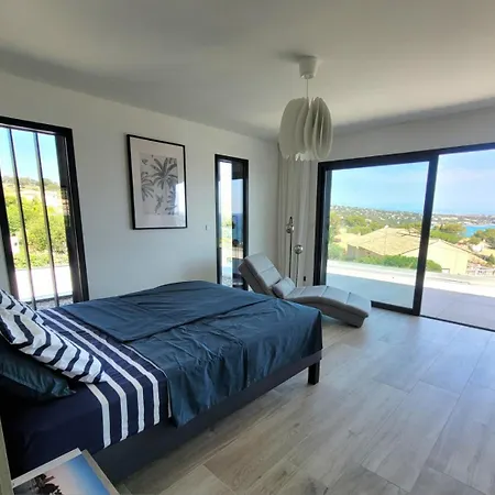 Tres Belle Neuve 12 Personnes, Clim, Piscine, Dans Le Golfe De St-tropez Saint-Peïre-sur-Mer